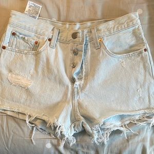 Levi shorts size 27